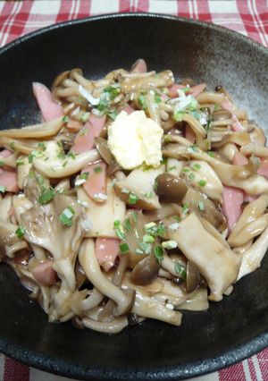 きのこと魚肉ソーセージのバタポン炒め-レシピのメイン写真
