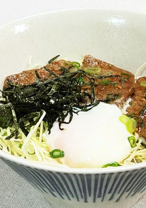 温泉卵のっけ焼肉丼-レシピのメイン写真