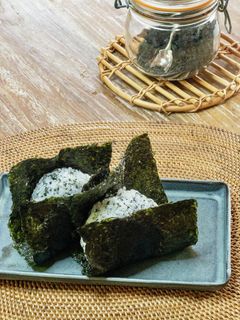 赤紫蘇ふりかけ おにぎり-レシピのメイン写真