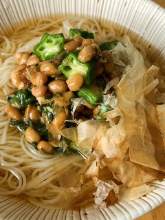 暑い日はコレ!梅しそオクラ納豆そうめん-レシピのメイン写真