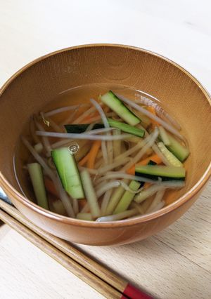 ズッキーニのお吸い物、薄口醤油で-レシピのメイン写真
