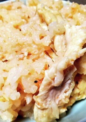 トマトと鶏胸肉のニンニク塩ダレ炊込みご飯-レシピのメイン写真