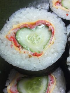 ハート型のキュウリでLove×2太巻き-レシピのメイン写真