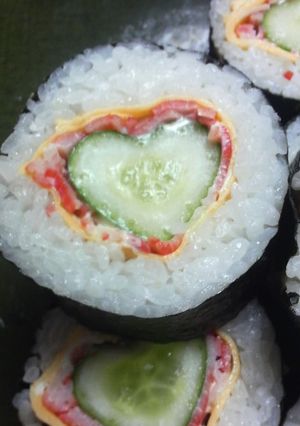 ハート型のキュウリでLove×2太巻き-レシピのメイン写真
