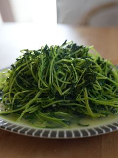 豆苗生(とうみょうふ)の炒め物-レシピのメイン写真