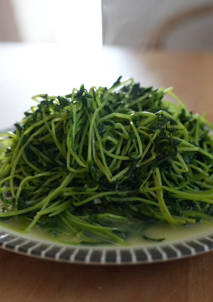 豆苗生（とうみょうふ）の炒め物-レシピのメイン写真