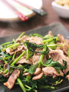 【山うどレシピ・葉】山うどと豚肉の塩炒め-レシピのメイン写真