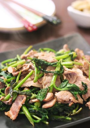 【山うどレシピ・葉】山うどと豚肉の塩炒め-レシピのメイン写真