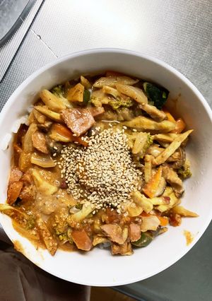 お一人様野菜たっぷりトマト味ウインナー丼-レシピのメイン写真