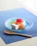 レアチーズケーキトマトジュレのせ