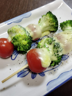 ミニトマトとブロッコリーのチーズ焼き-レシピのメイン写真
