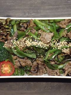 ピーマンと牛肉の塩昆布和え丼弁当-レシピのメイン写真