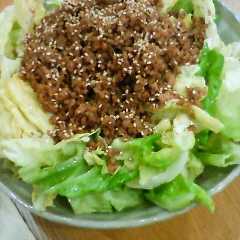 รูปของ 春キャベツとひき肉でスタミナサラダ風♪