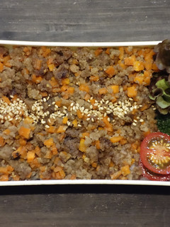 にんじんとひき肉の甘味噌そぼろ丼弁当-レシピのメイン写真