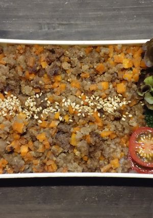 にんじんとひき肉の甘味噌そぼろ丼弁当-レシピのメイン写真