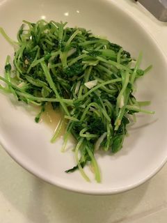 簡単 豆苗のガーリック炒め 台所菜園も可-レシピのメイン写真