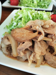 玉ねぎたっぷり豚肉の生姜焼き QC-レシピのメイン写真