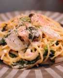 サーモンとほうれん草のクリームパスタ