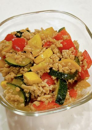 作り置きにもぴったり！夏野菜入り鶏そぼろ-レシピのメイン写真