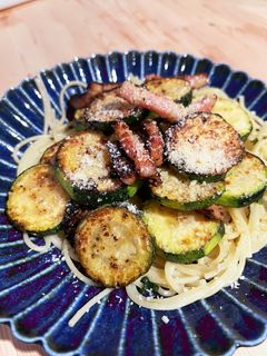 夏野菜!ベーコンとズッキーニの簡単炒め-レシピのメイン写真