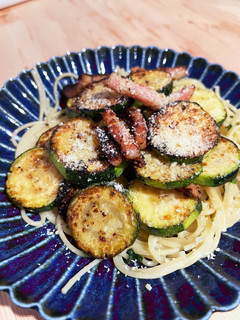夏野菜!ベーコンとズッキーニの簡単炒め-レシピのメイン写真