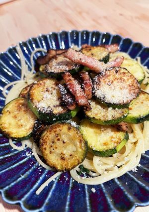 夏野菜！ベーコンとズッキーニの簡単炒め-レシピのメイン写真