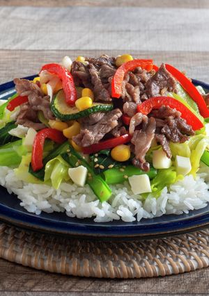 「さけるチーズ」の夏野菜牛丼-レシピのメイン写真