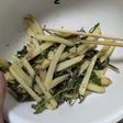 (野草料理)じゃがいもと各種野草の炒め物