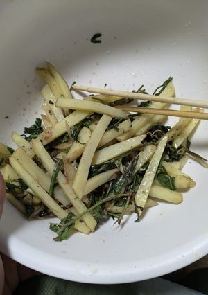 (野草料理)じゃがいもと各種野草の炒め物-レシピのメイン写真