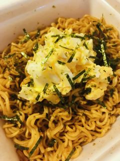 カップ麺●マヨ玉ソース焼きそば-レシピのメイン写真