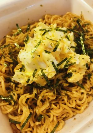 カップ麺●マヨ玉ソース焼きそば-レシピのメイン写真