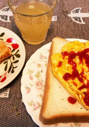 スクランブルエッグとパンとパイの朝ごはん-レシピのメイン写真