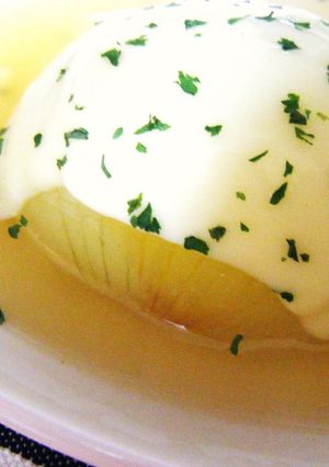バジルチーズで旨ぁ★丸ごと玉ねぎSOUP-レシピのメイン写真