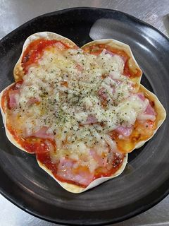 余った餃子の皮でクリスピーピザ-レシピのメイン写真