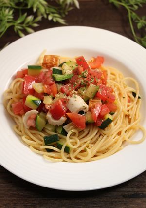 簡単！冷製パスタ　ズッキーニトマト-レシピのメイン写真