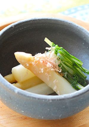 ホワイトアスパラをだしにつけてお浸し風♪-レシピのメイン写真