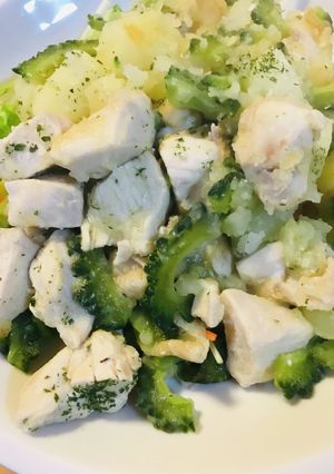 鶏肉とゴーヤーのジャガバタ炒め-レシピのメイン写真