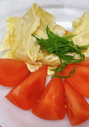 生湯葉とトマトの白出汁サラダ-レシピのメイン写真