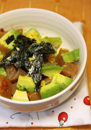 ピリ辛こんにゃくとアボガドの炒め物-レシピのメイン写真