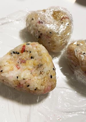 ごま油イワシ節梅の醤油混ぜ込みおにぎり-レシピのメイン写真