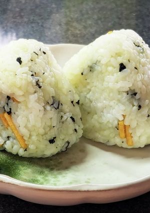 しっかり味！紫蘇とお茶漬けの素のおにぎり-レシピのメイン写真