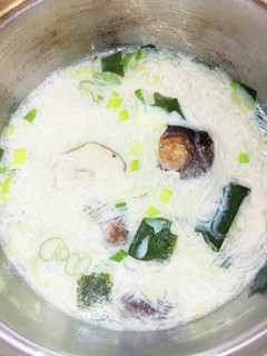 椎茸春雨の豆乳スープ鶏がらウェイパー -レシピのメイン写真