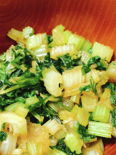 セロリ葉っぱの炒め物-レシピのメイン写真