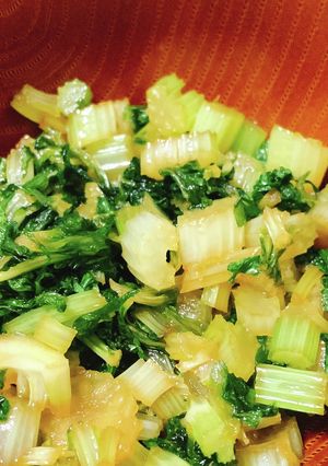 セロリ葉っぱの炒め物-レシピのメイン写真