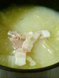 春キャベツとベーコンの味噌汁-レシピのメイン写真