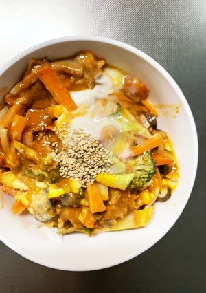 お一人様野菜たっぷりピリ辛コク旨親子丼風-レシピのメイン写真
