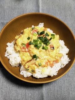 朝食にピッタリ!洋風炒り卵丼-レシピのメイン写真