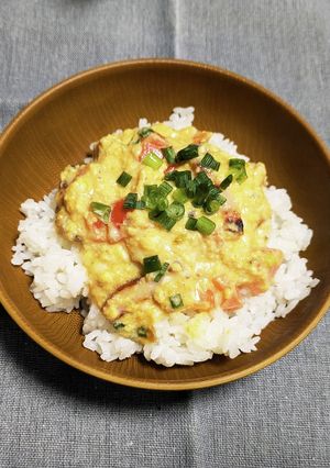 朝食にピッタリ！洋風炒り卵丼-レシピのメイン写真