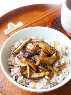 ご飯のお供♡ごま油香る♪椎茸と生姜の佃煮-レシピのメイン写真