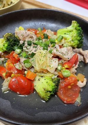 フライパンで簡単！豚肉のトマト蒸し-レシピのメイン写真